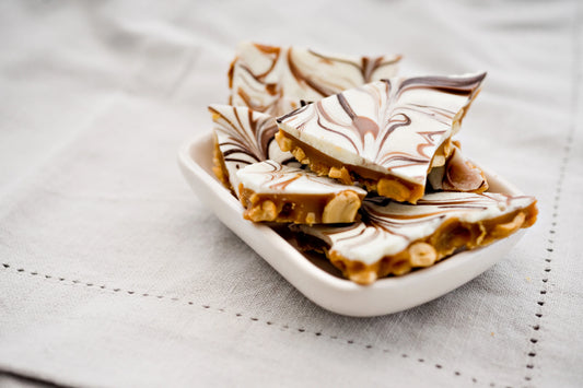 Hello Winnipeg Souvenir Tin - Cashew Original Toffee (225g)